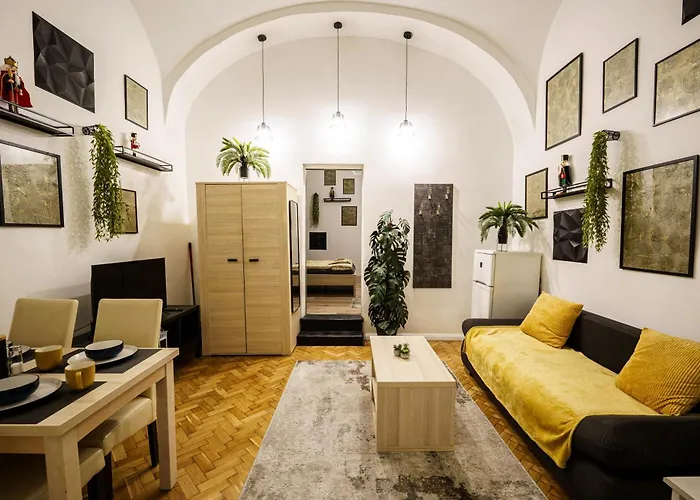 Old Fashion Downtown Parlament Apartment